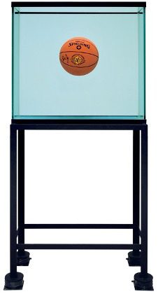 Jeff Koons, One Ball Total Equilibrium Tank (Spalding Dr. J 241 Series) / (Spalding Dr. JK 241 Series), 1985 © Jeff Koons, courtesy Pace Gallery 