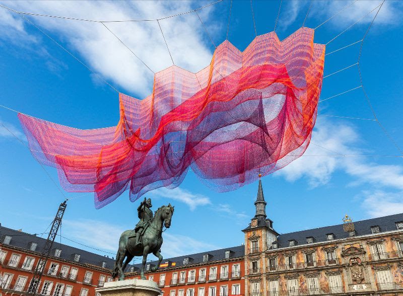 Janet Echelman, 1.78 Madrid, 2018. Courtesy of the Artist and Studio Echelman. Photo by João Ferrand.