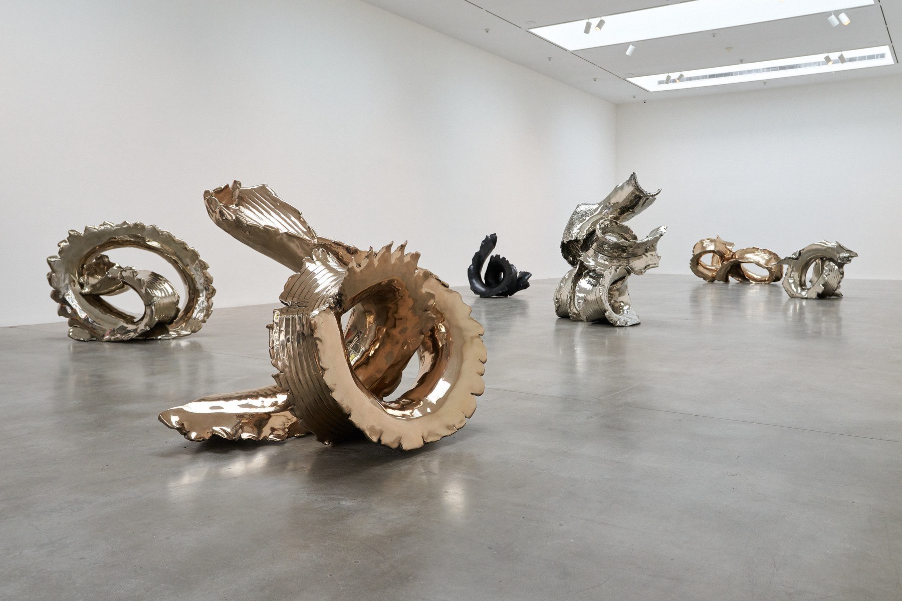 Installation view, Lynda Benglis: An Alphabet of Forms, May 5 – Jul 2, 2021, Pace Gallery, New York © Lynda Benglis 