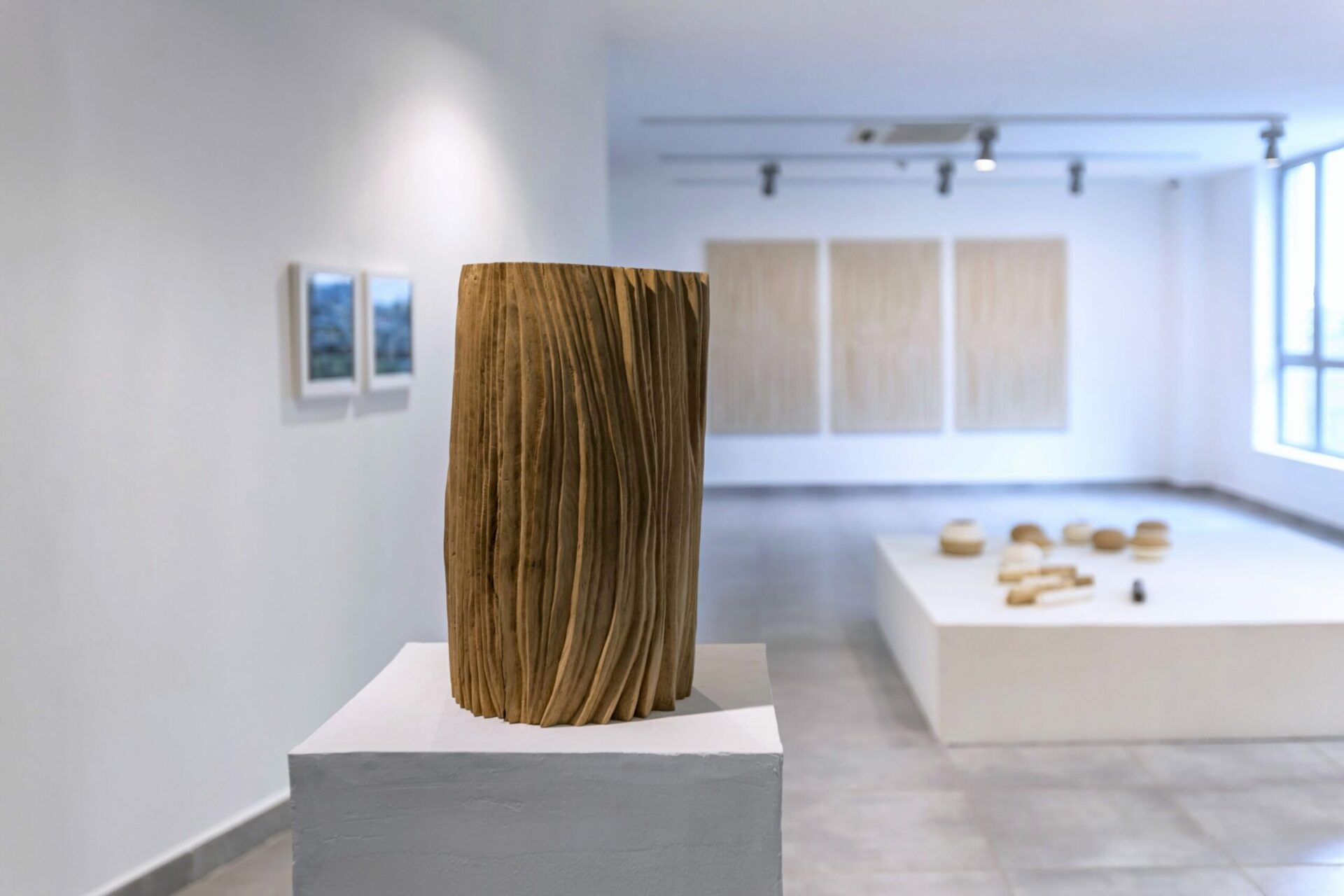 ALEXANDRE GOURçON, COLONNE I, bois sculpté, 2020, Courtesy of HAKANTO CONTEMPORARY